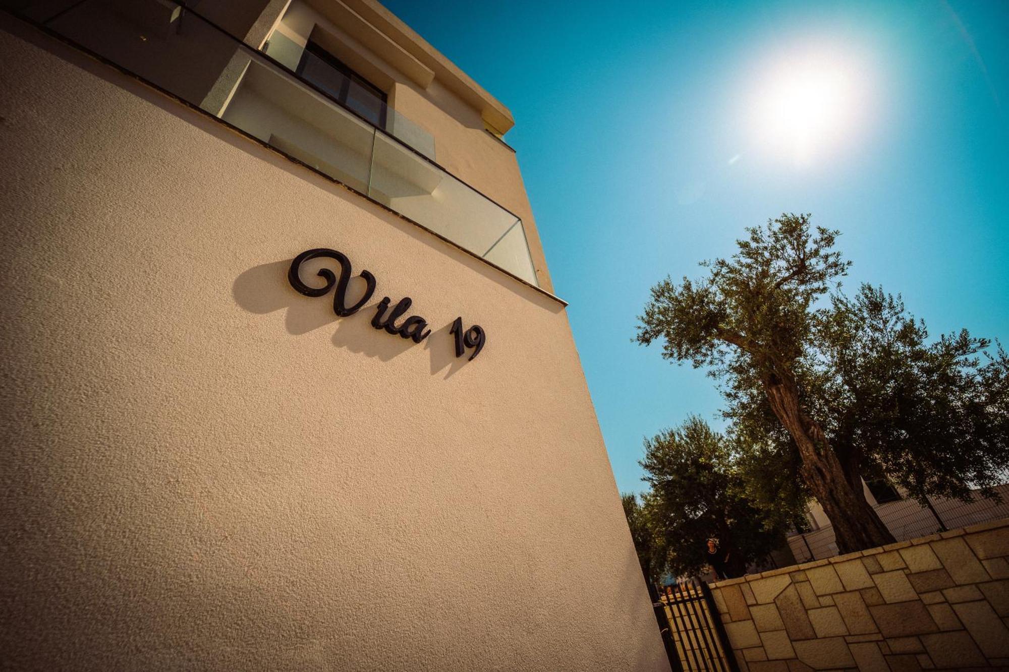 Hotel Vila 19 ديرمي المظهر الخارجي الصورة